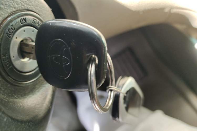 Used Toyota Highlander 2009 2.7L Two-Wheel Drive 7-Seater Luxury Edition Vehicle Key