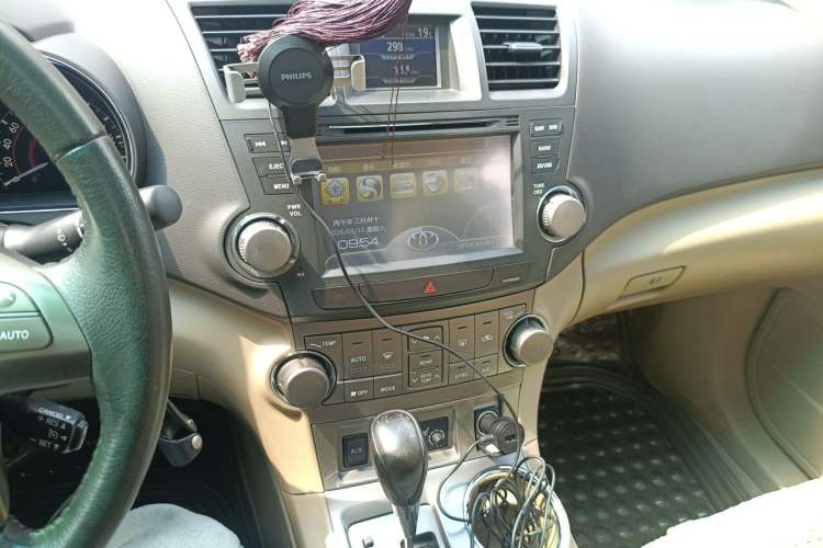 Used Toyota Highlander 2009 2.7L Two-Wheel Drive 7-Seater Luxury Edition Audio And AC Panel