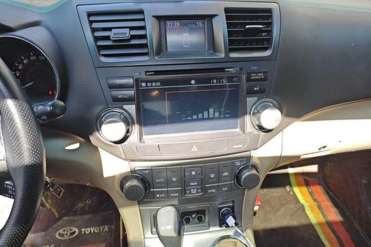 Used Toyota Highlander 2009 2.7L Two-Wheel Drive 7-Seater Luxury Edition Audio And AC Panel