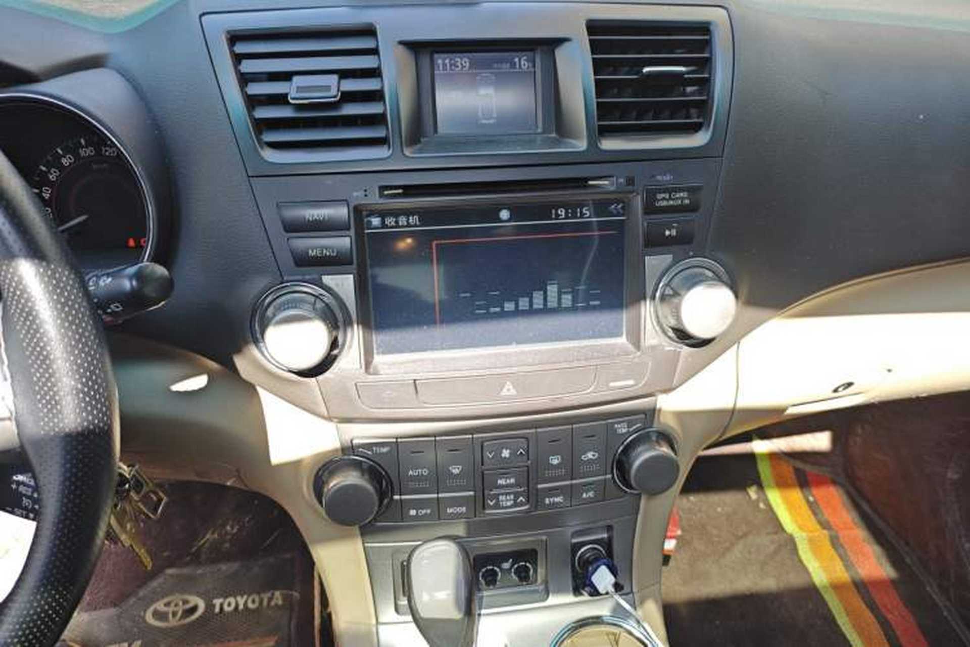 Used Toyota Highlander 2009 2.7L Two-Wheel Drive 7-Seater Luxury Edition Audio And AC Panel