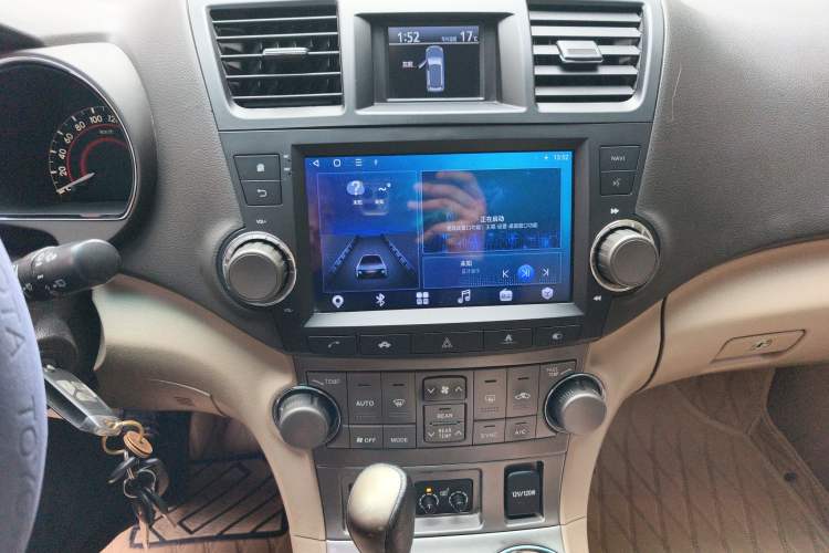 Used Toyota Highlander 2009 2.7L Two-Wheel Drive 7-Seater Luxury Edition Audio And AC Panel