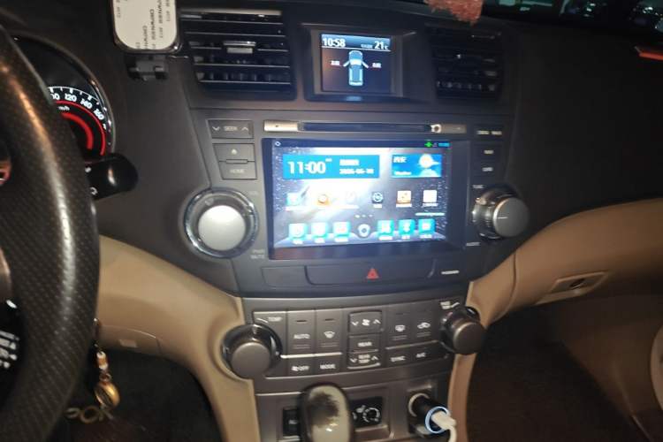 Used Toyota Highlander 2009 2.7L Two-Wheel Drive 7-Seater Luxury Edition Audio And AC Panel