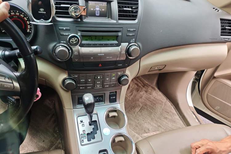 Used Toyota Highlander 2009 2.7L Two-Wheel Drive 7-Seater Luxury Edition Audio And AC Panel