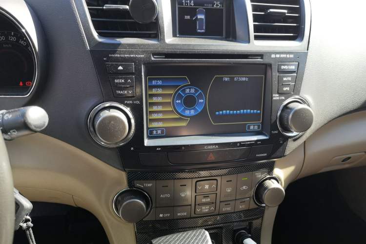 Used Toyota Highlander 2009 2.7L Two-Wheel Drive 7-Seater Luxury Edition Audio And AC Panel