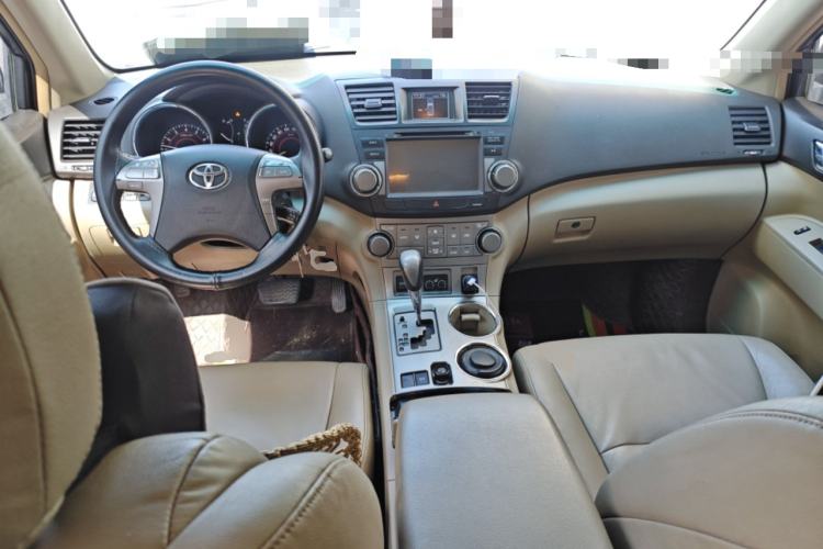 Used Toyota Highlander 2009 2.7L Two-Wheel Drive 7-Seater Luxury Edition Center Console