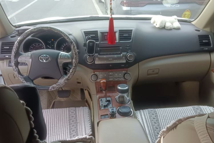Used Toyota Highlander 2009 2.7L Two-Wheel Drive 7-Seater Luxury Edition Center Console