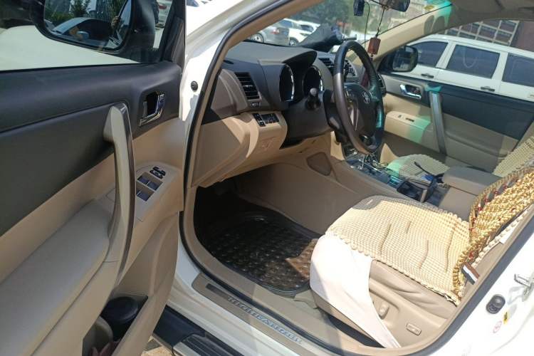 Used Toyota Highlander 2009 2.7L Two-Wheel Drive 7-Seater Luxury Edition Driver Seat