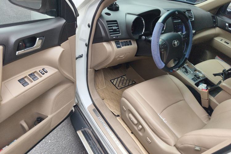 Used Toyota Highlander 2009 2.7L Two-Wheel Drive 7-Seater Luxury Edition Driver Seat