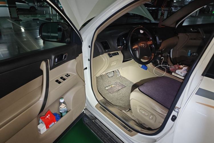 Used Toyota Highlander 2009 2.7L Two-Wheel Drive 7-Seater Luxury Edition Driver Seat
