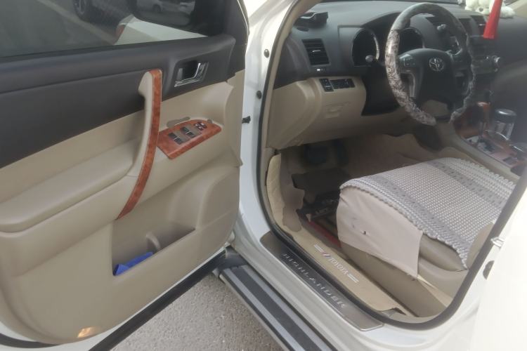 Used Toyota Highlander 2009 2.7L Two-Wheel Drive 7-Seater Luxury Edition Driver Seat