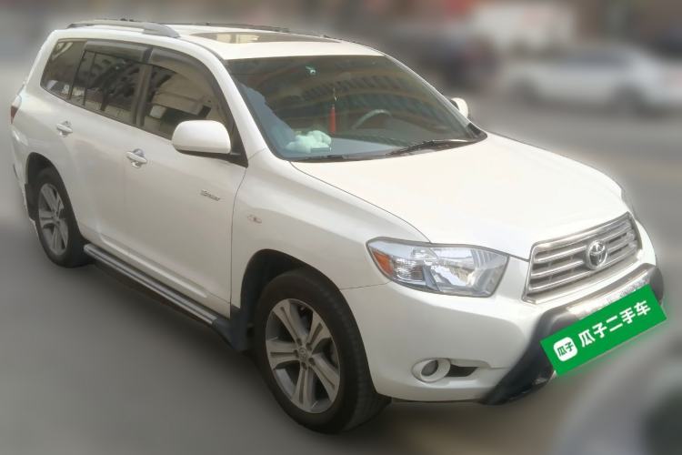 Used Toyota Highlander 2009 2.7L Two-Wheel Drive 7-Seater Luxury Edition Front Right 45 Deg