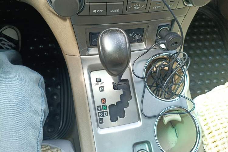 Used Toyota Highlander 2009 2.7L Two-Wheel Drive 7-Seater Luxury Edition Gear Lever