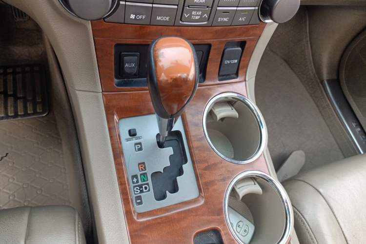 Used Toyota Highlander 2009 3.5L 4x4 7-Seater Supreme Edition Gear Lever