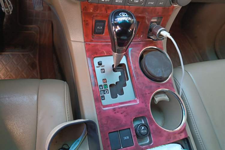 Used Toyota Highlander 2009 2.7L Two-Wheel Drive 7-Seater Luxury Edition Gear Lever