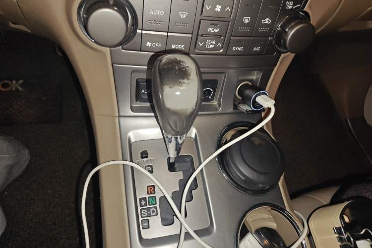 Used Toyota Highlander 2009 2.7L Two-Wheel Drive 7-Seater Luxury Edition Gear Lever