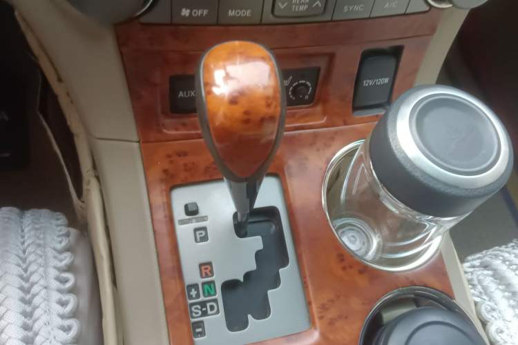 Used Toyota Highlander 2009 2.7L Two-Wheel Drive 7-Seater Luxury Edition Gear Lever