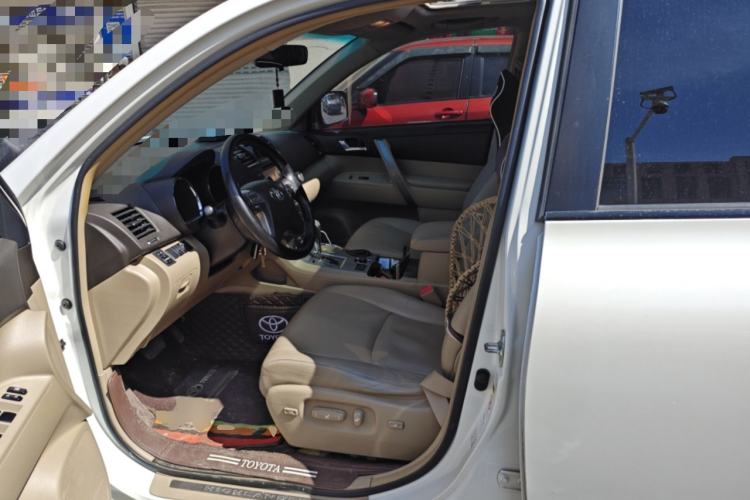 Used Toyota Highlander 2009 2.7L Two-Wheel Drive 7-Seater Luxury Edition Left Front Seat