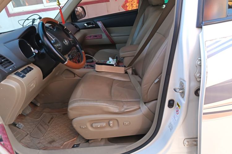 Used Toyota Highlander 2009 2.7L Two-Wheel Drive 7-Seater Luxury Edition Left Front Seat