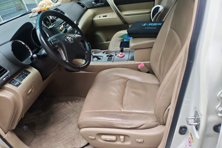 Used Toyota Highlander 2009 2.7L Two-Wheel Drive 7-Seater Luxury Edition Left Front Seat