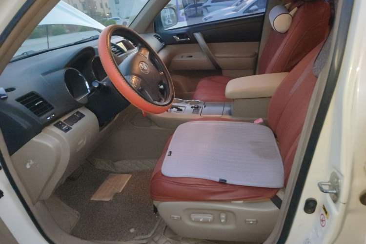 Used Toyota Highlander 2009 2.7L Two-Wheel Drive 7-Seater Luxury Edition Left Front Seat