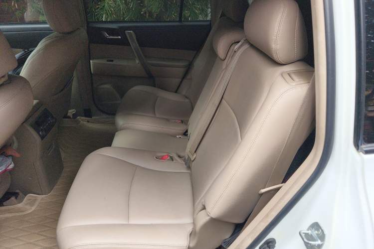 Used Toyota Highlander 2009 2.7L Two-Wheel Drive 7-Seater Luxury Edition Left Rear Seat