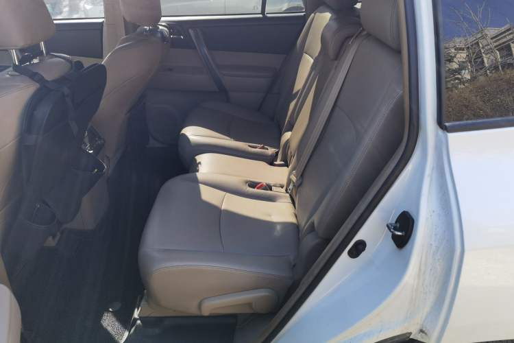 Used Toyota Highlander 2009 2.7L Two-Wheel Drive 7-Seater Luxury Edition Left Rear Seat