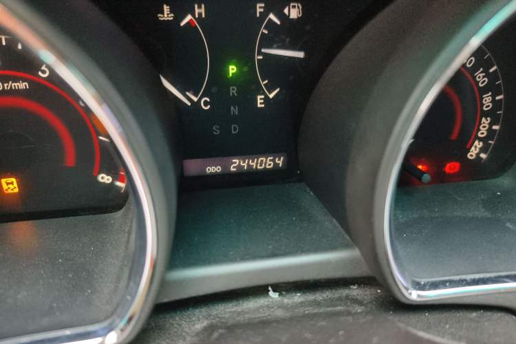 Used Toyota Highlander 2009 2.7L 2WD 5-Seater Elite Edition Odometer Close Up