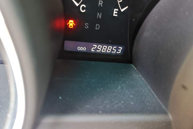 Used Toyota Highlander 2009 2.7L Two-Wheel Drive 7-Seater Luxury Edition Odometer Close Up