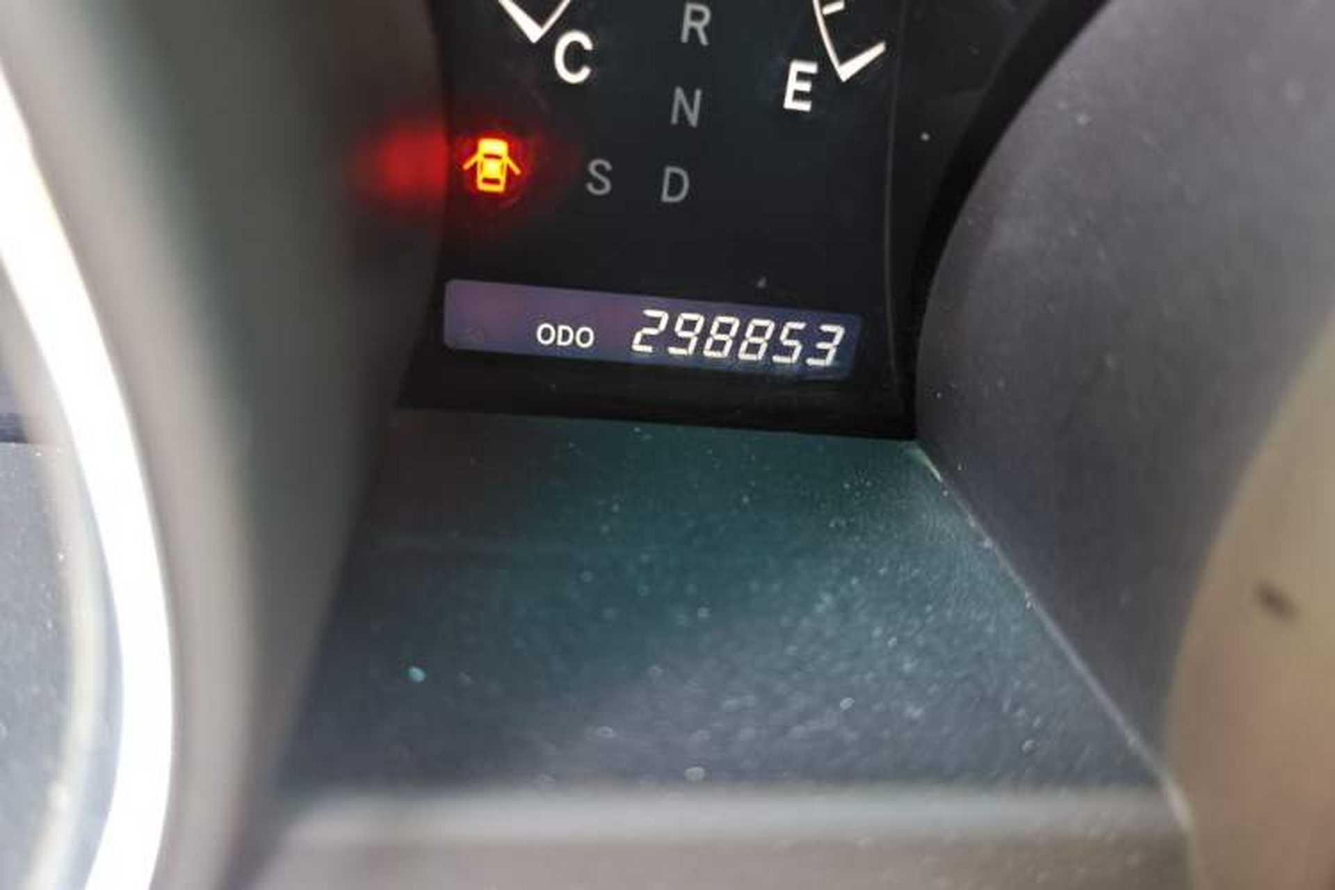 Used Toyota Highlander 2009 2.7L Two-Wheel Drive 7-Seater Luxury Edition Odometer Close Up