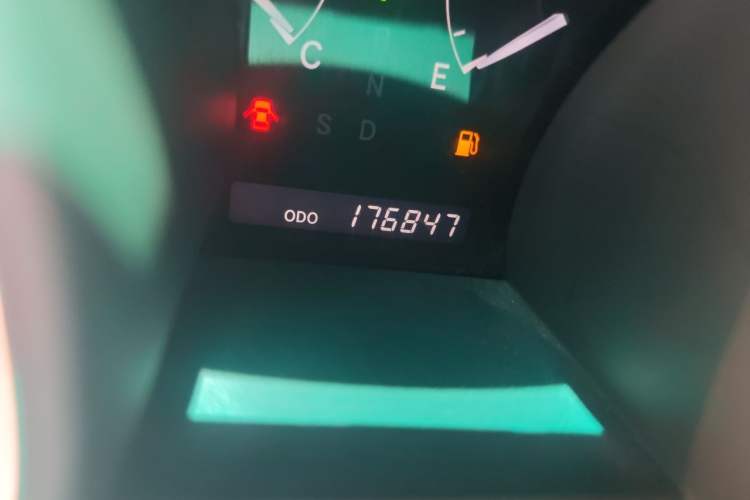 Used Toyota Highlander 2009 2.7L 2WD 7-Seater Elite Edition Odometer Close Up