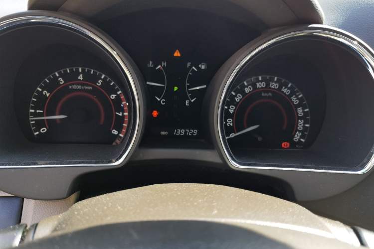 Used Toyota Highlander 2009 2.7L Two-Wheel Drive 7-Seater Luxury Edition Odometer Close Up