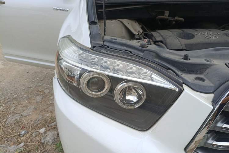 Used Toyota Highlander 2009 2.7L Two-Wheel Drive 7-Seater Luxury Edition Right Front Headlight