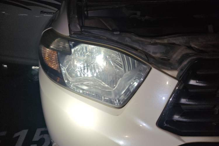 Used Toyota Highlander 2009 2.7L Two-Wheel Drive 7-Seater Luxury Edition Right Front Headlight