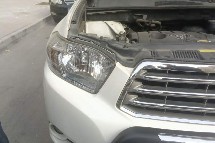 Used Toyota Highlander 2009 2.7L Two-Wheel Drive 7-Seater Luxury Edition Right Front Headlight