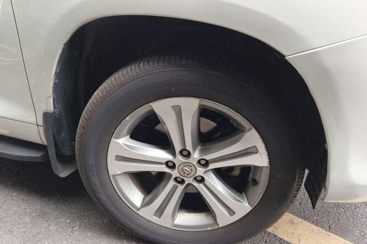 Used Toyota Highlander 2009 2.7L Two-Wheel Drive 7-Seater Luxury Edition Right Front Wheel Hub