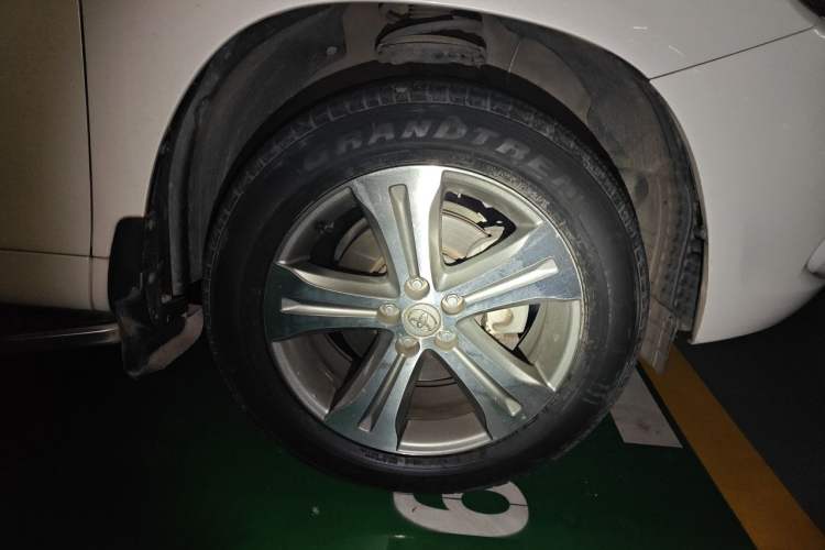 Used Toyota Highlander 2009 2.7L Two-Wheel Drive 7-Seater Luxury Edition Right Front Wheel Hub