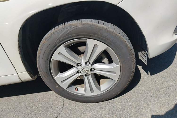Used Toyota Highlander 2009 3.5L 4x4 7-Seater Luxury Edition Right Front Wheel Hub