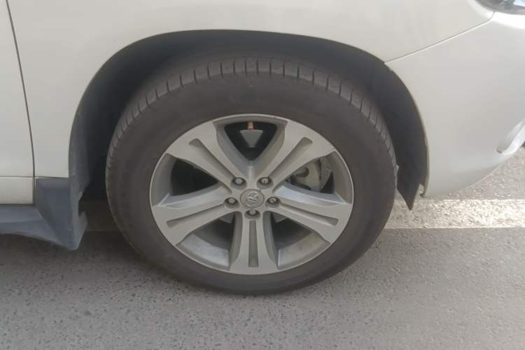 Used Toyota Highlander 2009 2.7L Two-Wheel Drive 7-Seater Luxury Edition Right Front Wheel Hub