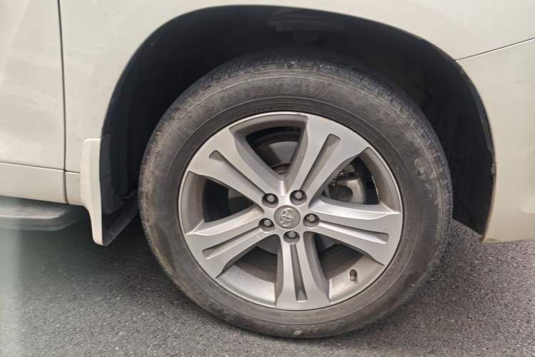 Used Toyota Highlander 2009 2.7L Two-Wheel Drive 7-Seater Luxury Edition Right Front Wheel Hub