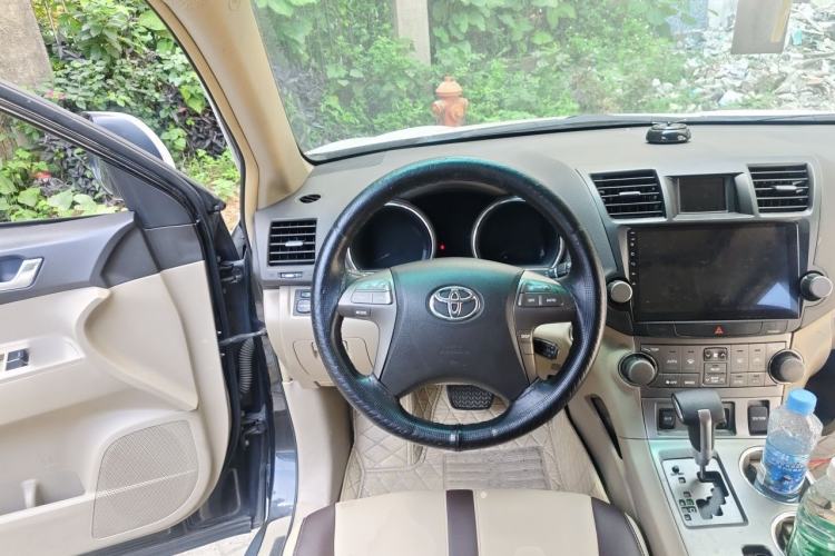 Used Toyota Highlander 2009 2.7L Two-Wheel Drive 7-Seater Luxury Edition Steering Wheel