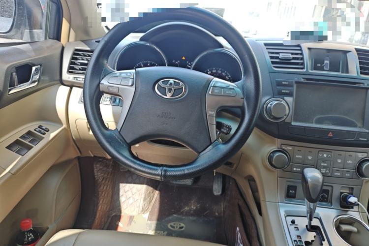 Used Toyota Highlander 2009 2.7L Two-Wheel Drive 7-Seater Luxury Edition Steering Wheel