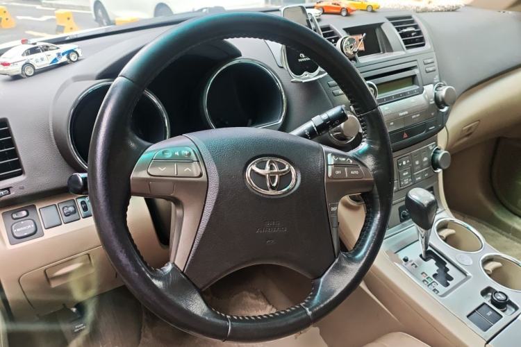Used Toyota Highlander 2009 2.7L Two-Wheel Drive 7-Seater Luxury Edition Steering Wheel
