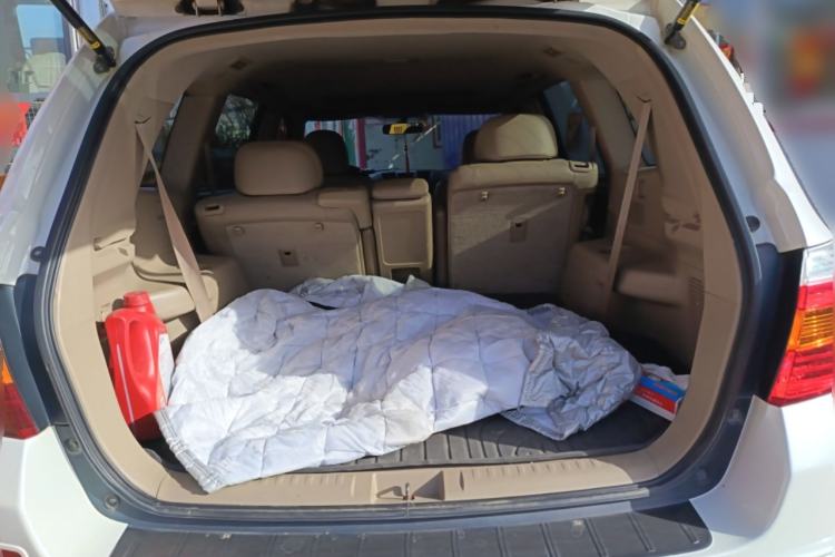 Used Toyota Highlander 2009 2.7L Two-Wheel Drive 7-Seater Luxury Edition Trunk