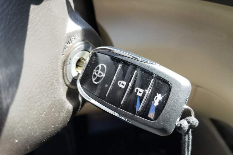 Used Toyota Highlander 2009 2.7L Two-Wheel Drive 7-Seater Luxury Edition Vehicle Key