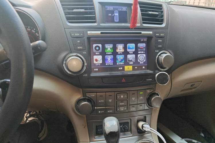 Used Toyota Highlander 2011 2.7L Two-Wheel Drive 7-Seater Luxury Edition Audio And AC Panel