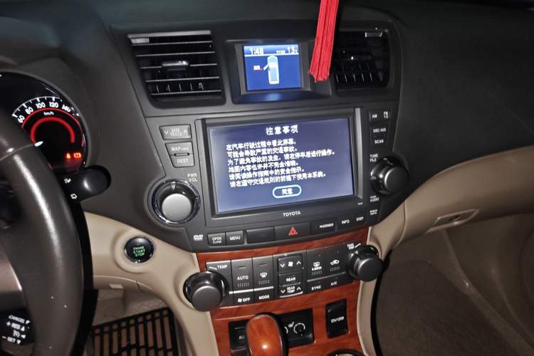 Used Toyota Highlander 2011 2.7L Two-Wheel Drive 7-Seater Supreme Edition Audio And AC Panel