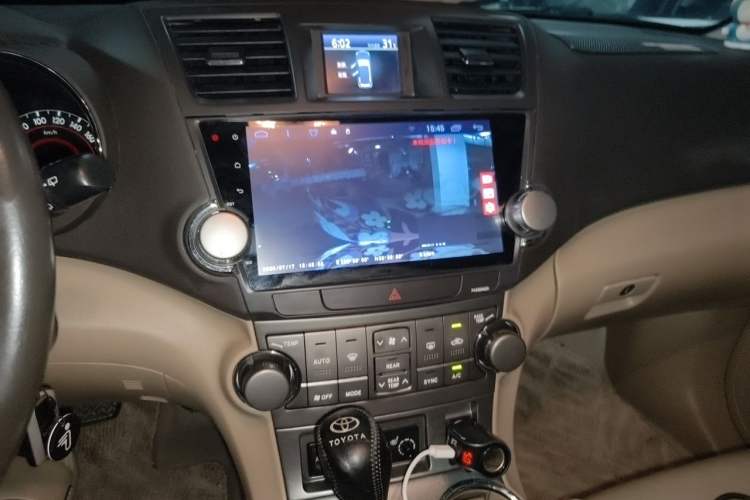 Used Toyota Highlander 2011 2.7L Two-Wheel Drive 7-Seater Luxury Edition Audio And AC Panel