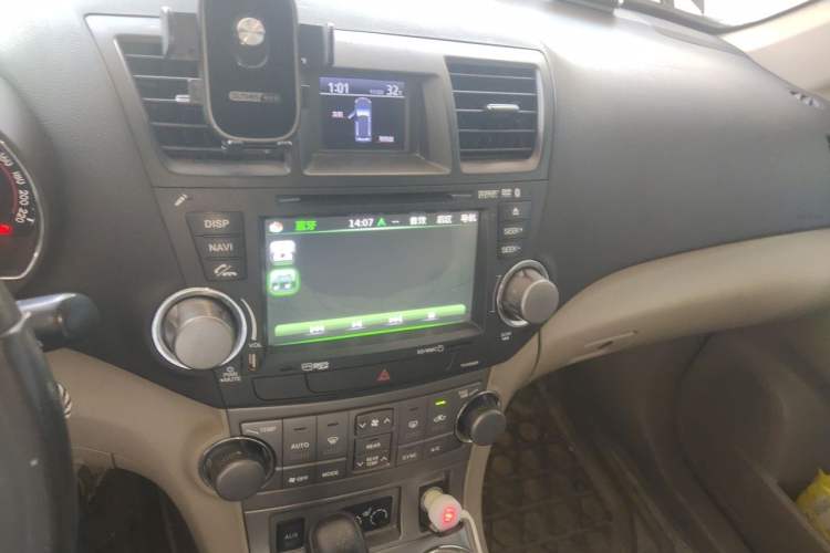 Used Toyota Highlander 2011 2.7L Two-Wheel Drive 7-Seater Luxury Edition Audio And AC Panel