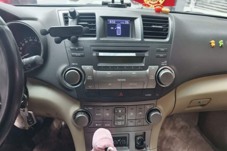 Used Toyota Highlander 2011 2.7L Two-Wheel Drive 7-Seater Luxury Edition Audio And AC Panel