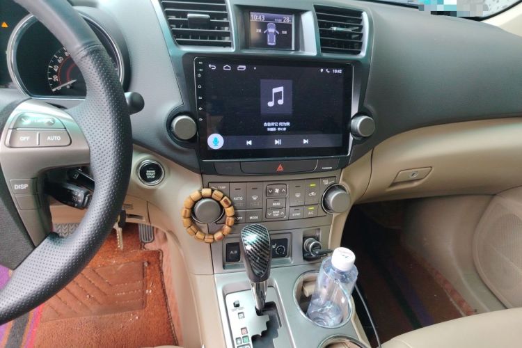 Used Toyota Highlander 2011 2.7L Two-Wheel Drive 7-Seater Elite Edition Audio And AC Panel